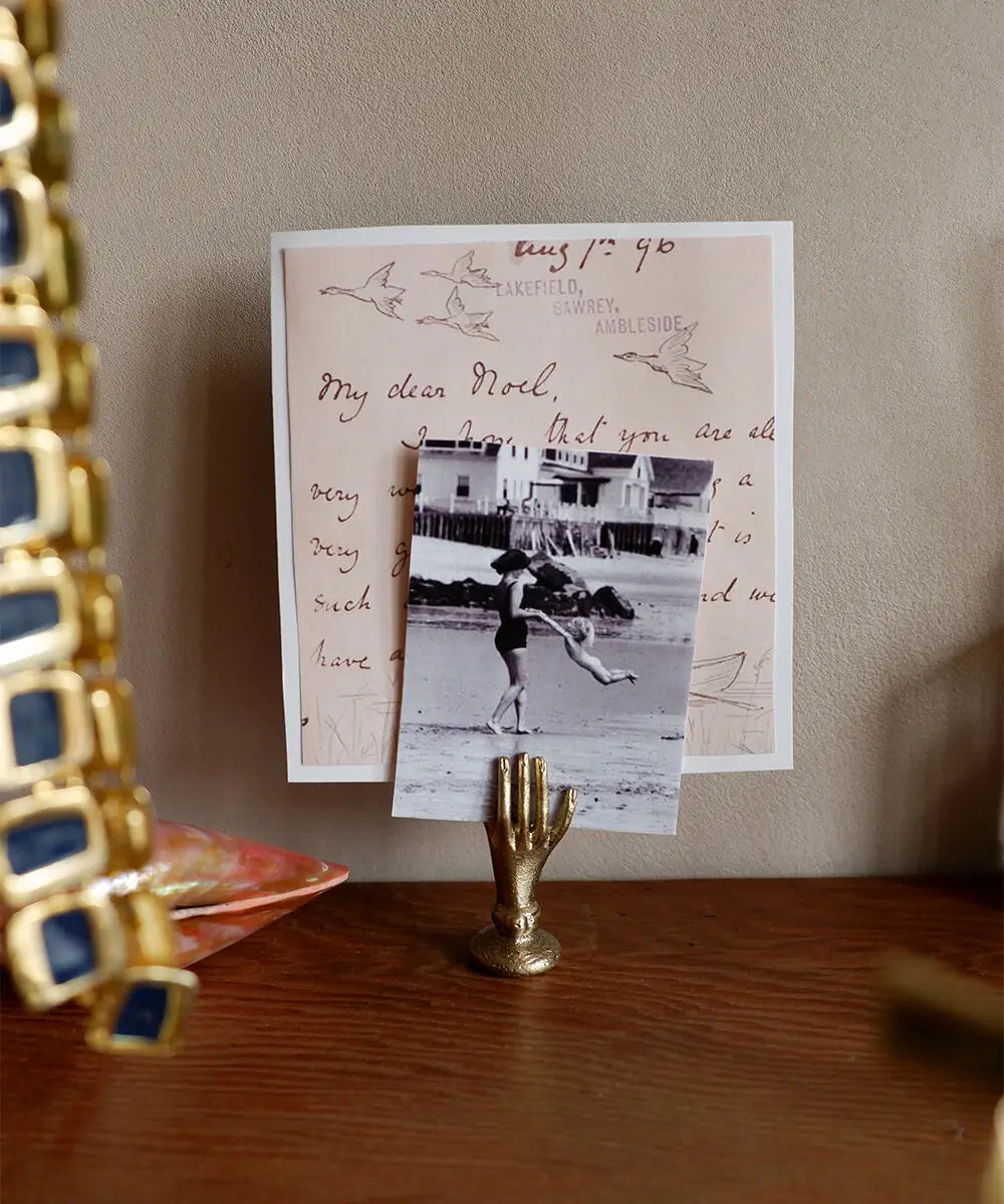 Hand place card holder